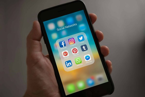 Comment gérer les paramètres de confidentialité sur les réseaux sociaux ?
